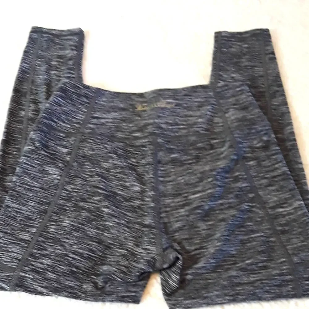 Victoria's Secret Sz S Gray Highrise Cropped Pockets Logo Spell out Leggings